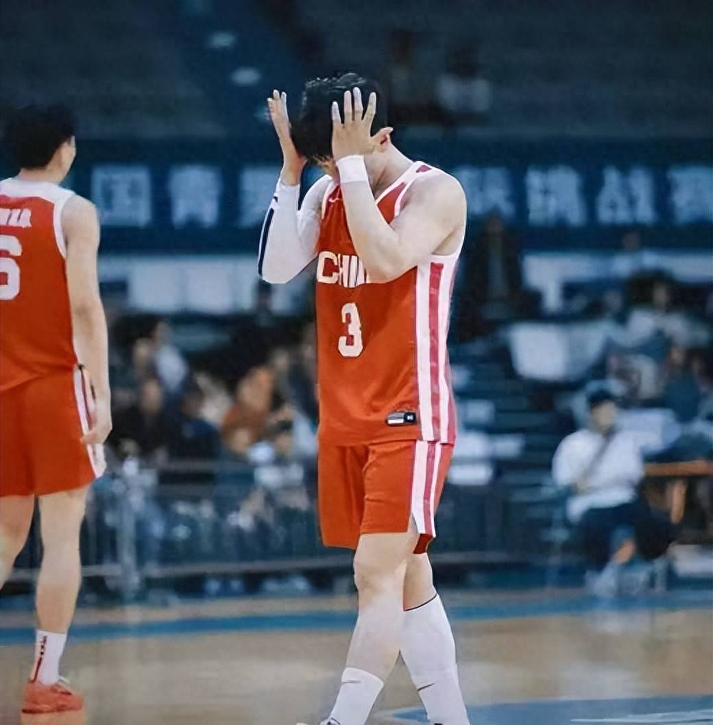 半岛体育官网-新星崭露头角，篮球赛场掀起热潮的简单介绍