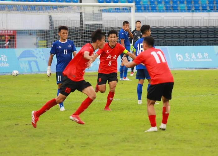 半岛体育平台官网-包含踢球技巧高超，欢呼声不绝于耳，现场气氛热烈的词条